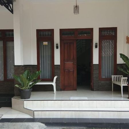 Sayana Homestay Sleman  Kültér fotó