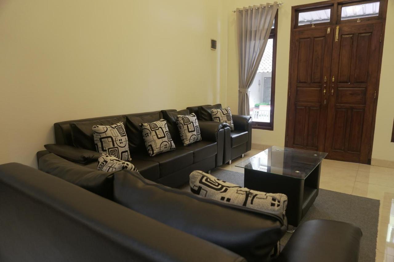 Sayana Homestay Sleman  Kültér fotó